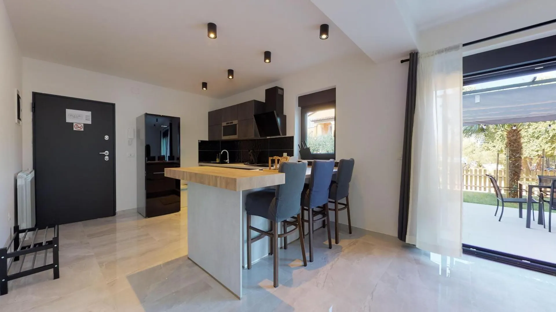 Beachfront - 2 Bedrooms - 4 Guests - Barbecue Labin  Apartment Labin (Istria)