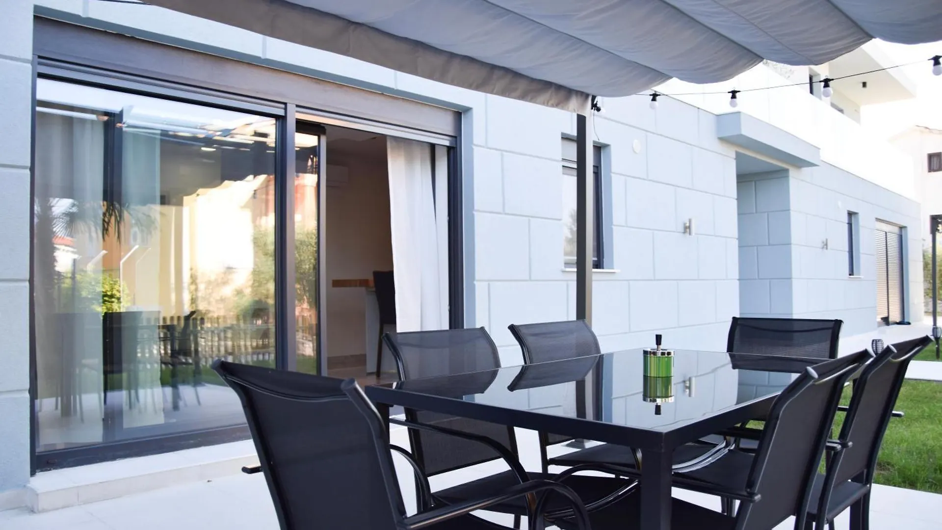 Beachfront - 2 Bedrooms - 4 Guests - Barbecue Labin  0*, Labin (Istria) Croatia