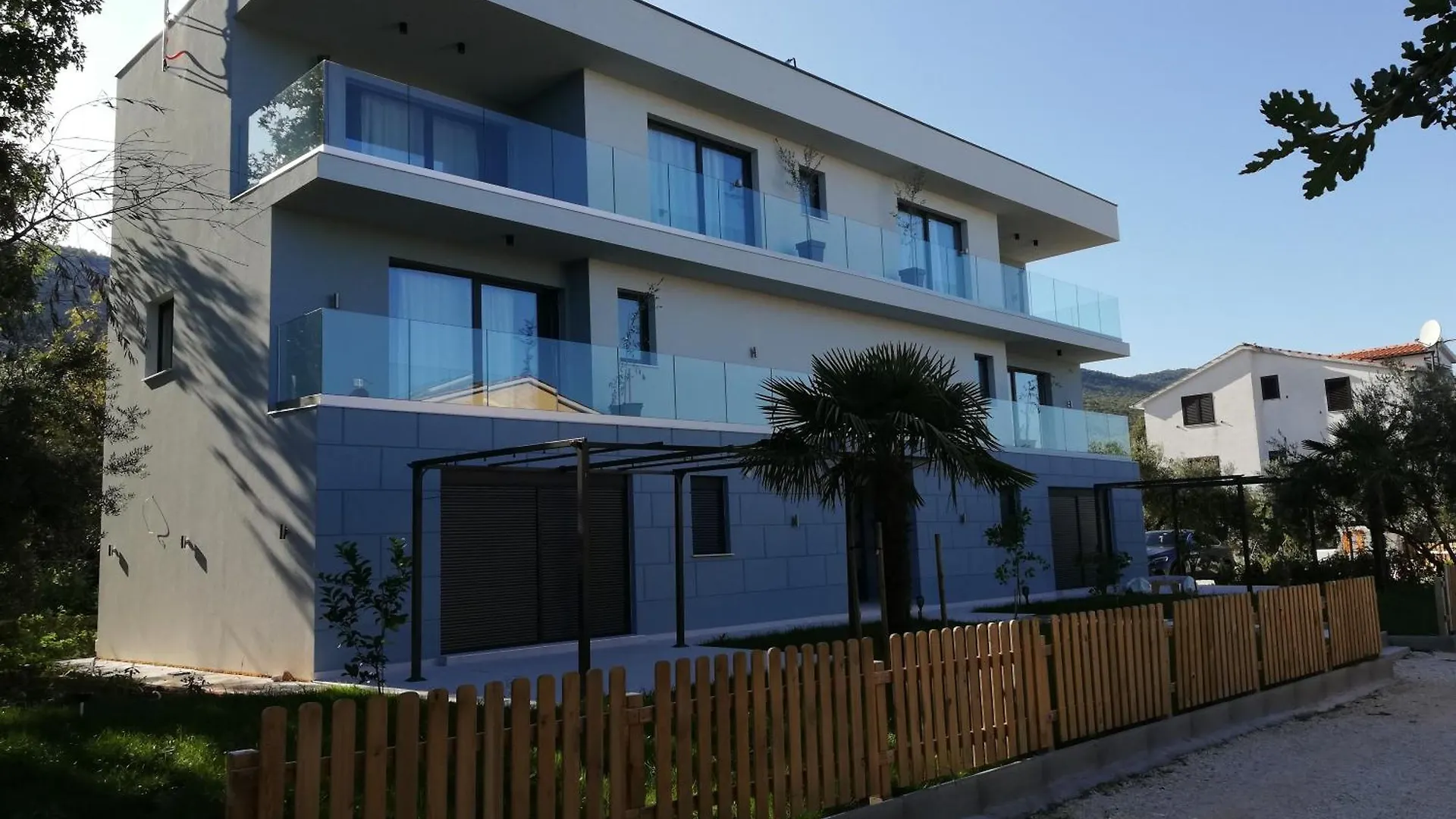 Apartment Beachfront - 2 Bedrooms - 4 Guests - Barbecue Labin